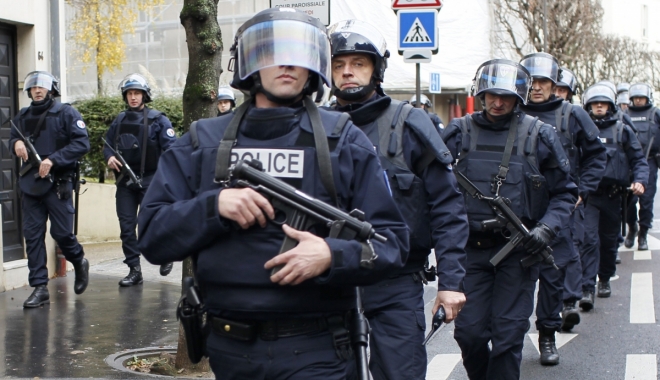 Poliția franceză mobilizată la Paris pentru o nouă manifestație împotriva reformei codului muncii - francepolice-1466692153.jpg