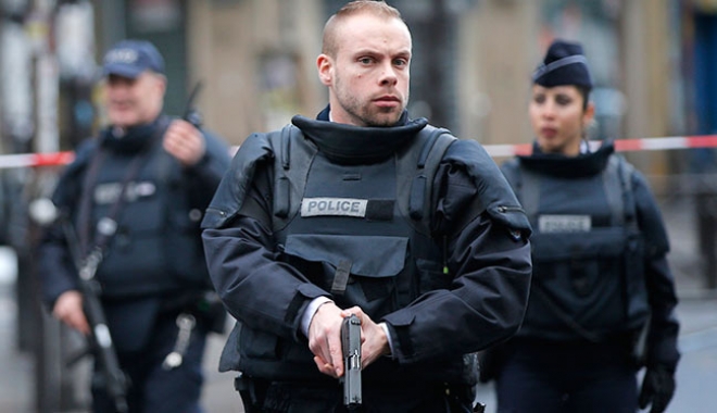 ATENTAT EȘUAT. Trei femei au fost încarcerate - francepolicestationattack-1473749563.jpg