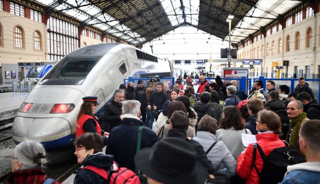 MAE: Atenționare de călătorie în Franța din cauza grevei din transporturi