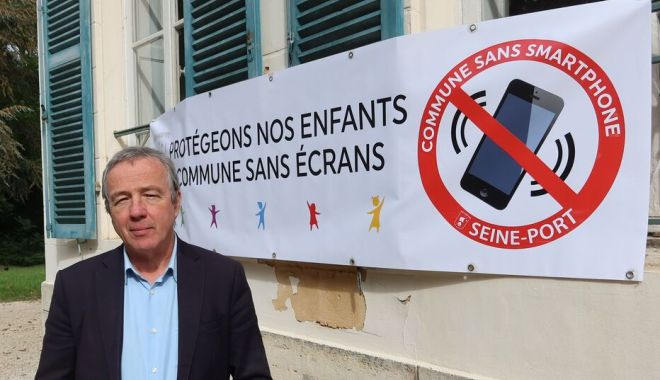 Orașul din Europa care a interzis telefoanele mobile pe stradă - franta-interzis-telefoane-strada-1707158469.jpg