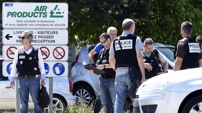 Galerie foto. ATAC TERORIST în sud-estul Franței. Atacatorul spune că e membru ISIS - franta3-1435324052.jpg
