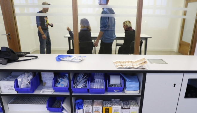 Sute de consumatori,  în prima sală de consum  de droguri din Franța - frantasalaconsumdroguri-1484574815.jpg