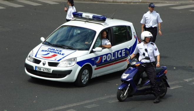 Franța: Polițiștii au dejucat planul ce viza atacuri împotriva unor politicieni - frantazecetineri-1508323208.jpg