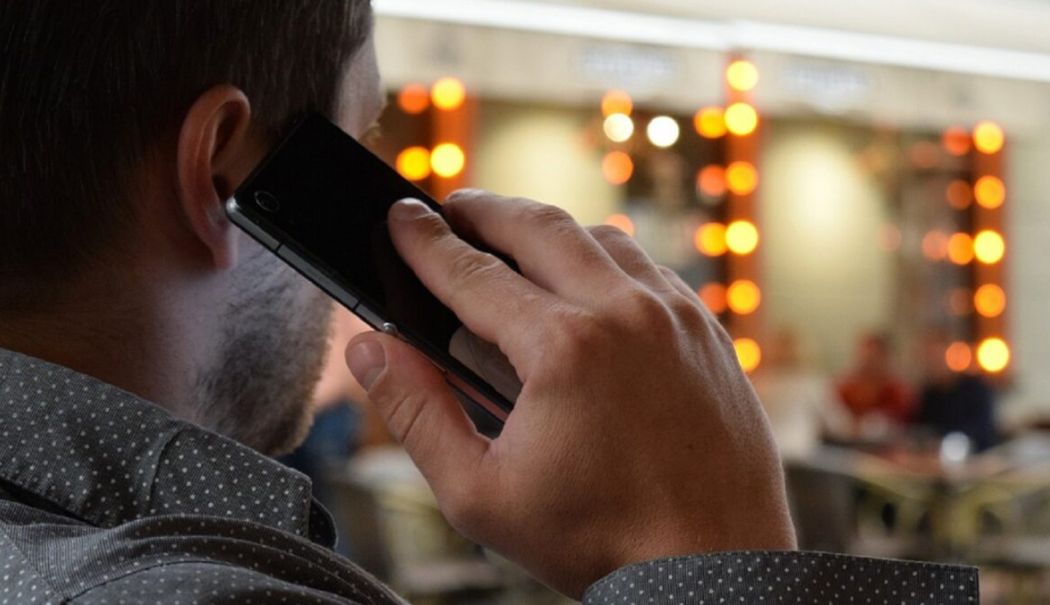 DNSC avertizează: "Nu dați curs apelurilor telefonice de la infractori, care spun că sunt investitori la bursă"