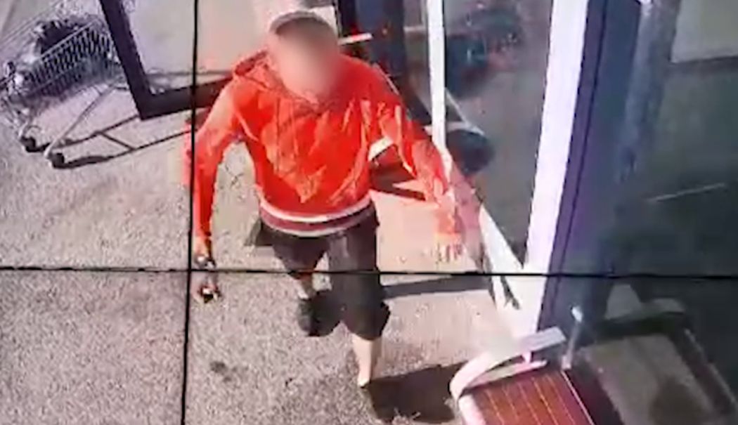 Bărbatul care a spart stația CTBUS acum are dosar penal și este internat la psihiatrie