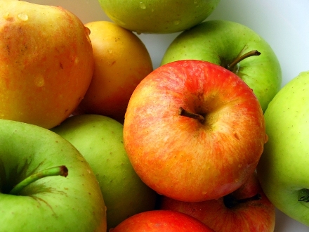 Mărul copt previne diareea - freshapplesfromlastsummer-1351286000.jpg