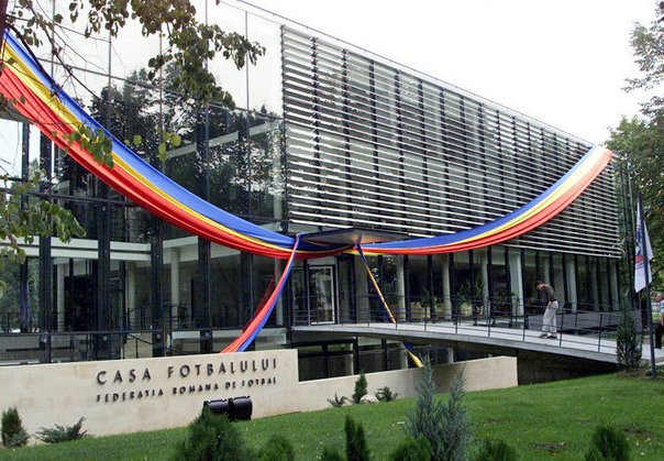 Preşedintele FRF, Răzvan Burleanu, şi antrenorul Mircea Lucescu vor susţine, marţi, o conferinţă de presă - frf-cp--1722866868.jpg