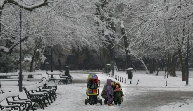 Prognoza meteo pentru weekend: Vin ploile și ninsorile. Este tot mai frig în România - frig-1633703462.jpg