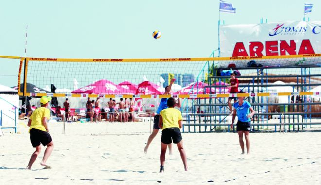 Frige nisipul în Mamaia! Start al Campionatelor Naționale de volei pe plajă - frige1-1534175225.jpg