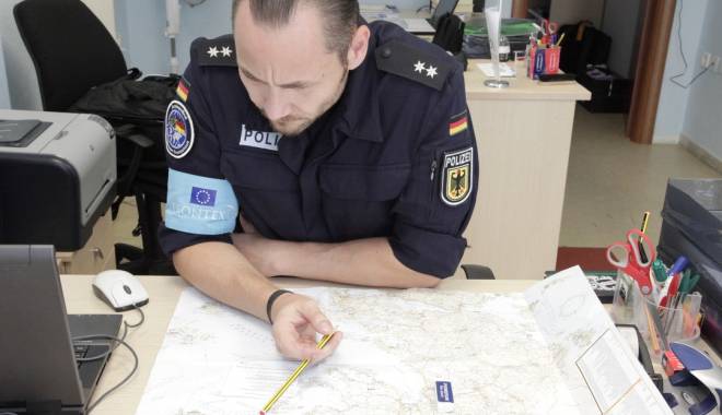 Frontex desfășoară aproape 300 de grăniceri în insulele grecești - frontex-1451404903.jpg