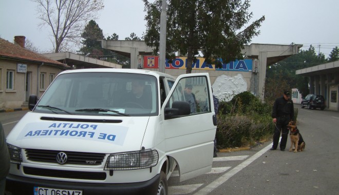 Culmea sărăciei la Garda de Coastă: polițiștii vin și cu apa potabilă de acasă - frontieranegruvodagf49-1413933669.jpg