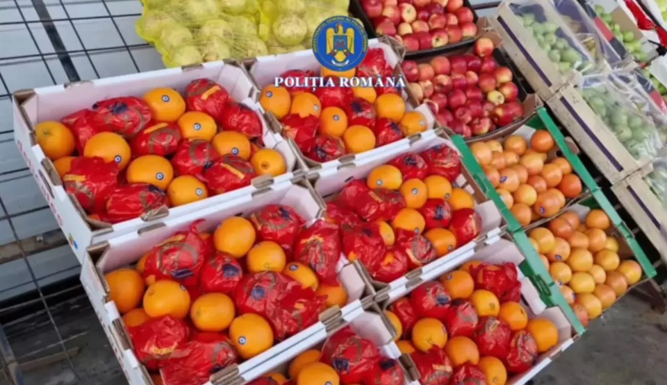 Fraudă alimentară! Hypermarketuri implicate în vânzarea de fructe falsificate - fructe-ilegal-1770887138.webp