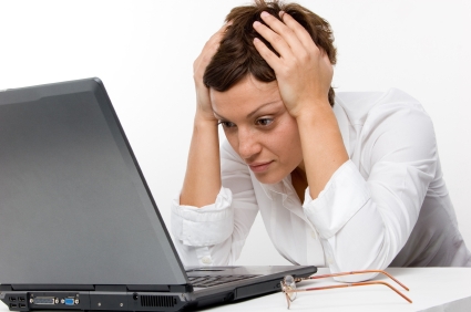 Mailul unei doamne către o firmă de calculatoare - frustratedwomancomputer-1312723081.jpg