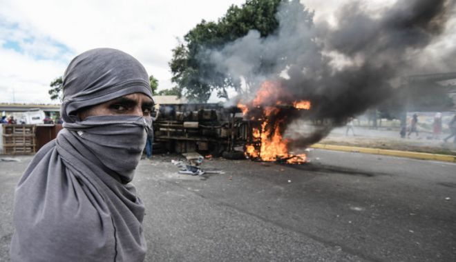 Peste 100 de soldați venezueleni au dezertat, spun autoritățile columbiene - fuga-1551043027.jpg