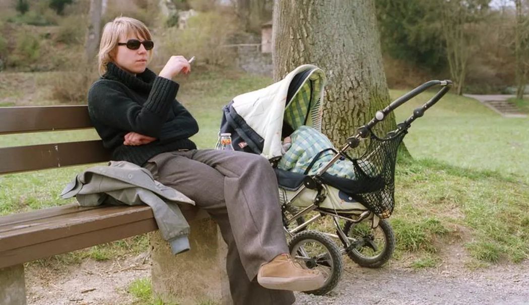 Un oraș din România vrea să interzică complet fumatul în parcuri şi în locurile de joacă - fumat-in-parc-1736514682.jpg