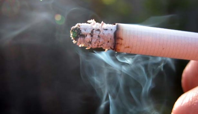 TENTATIVA DISPERATĂ a unei femei de a se lăsa de FUMAT. A recurs la un GEST extrem - fumatuldistrugecreierul135396814-1368454037.jpg
