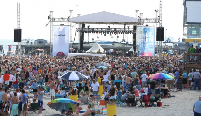 Plaja Modern, GAZDA CELUI MAI MARE CONCERT din 2017! - fun-1494488093.jpg