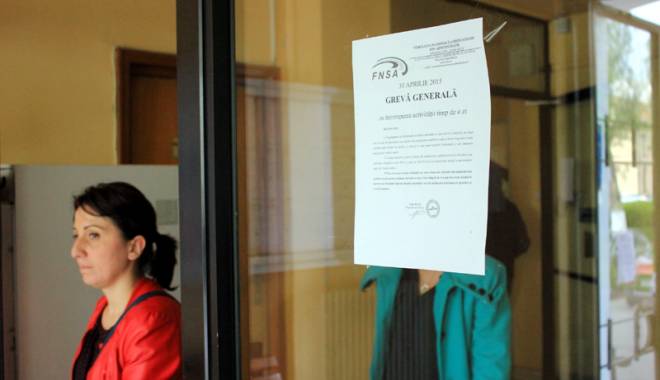Funcționarii publici ies în stradă - functionariipublici-1447696133.jpg
