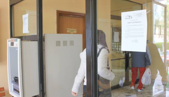 Funcționarii publici spun că de vină pentru corupția din sistem sunt salariile mici - functionariipublici-1458587625.jpg