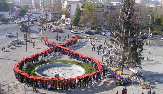 Fundă umană,  la Constanța,  în memoria victimelor HIV - fundaumana-1448982545.jpg