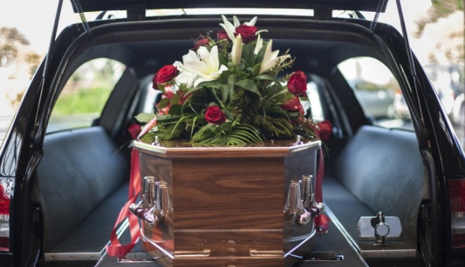 DRAMĂ în lumea filmului. Moarte ciudată pentru un mare actor. A căzut din pat și a decedat - funeral57262800-1489420900.jpg