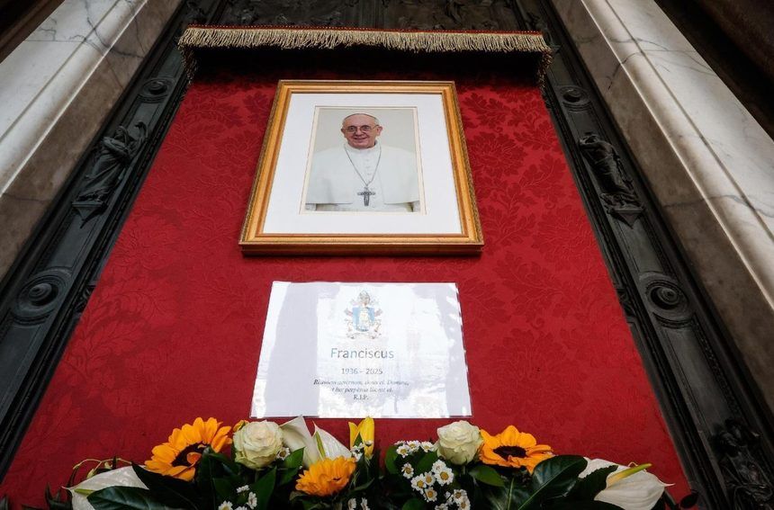 Funeraliile Papei vor avea loc sâmbătă la ora 11:00, ora României - funeralii-papa-1745310176.jpg