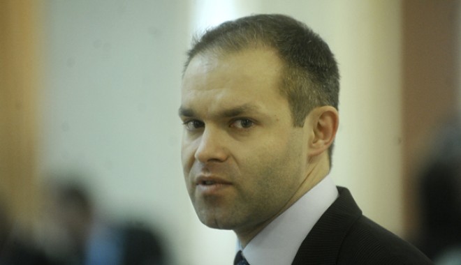 Daniel Funeriu: În acest mandat vom orietanta mai multe fonduri în cercetarea producătoare de PIB - funeriu-1316523789.jpg