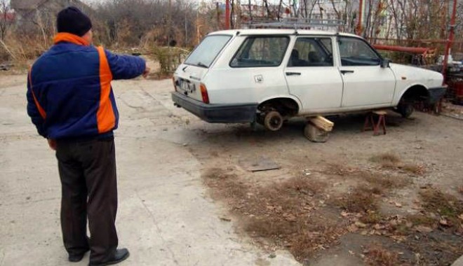 Furau Dacii și le dezmembrau la un centru de fier vechi - furaudaciisiledezmembraucentrufi-1392567244.jpg