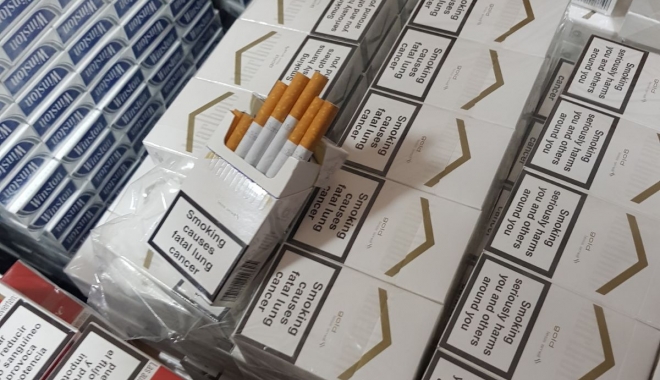 Furgonetă cu 13.500 de pachete de țigări de contrabandă, reținută de inspectorii antifraudă - furgonetacu13500depachetedetigar-1511267971.jpg
