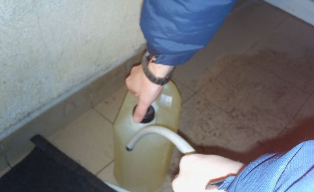 Năvodăreni prinși la furat de benzină - furn-1343856977.jpg