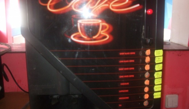 Au vrut să fure banii dintr-un dozator de cafea din Șantierul Daewoo Mangalia - furt-1370436895.jpg