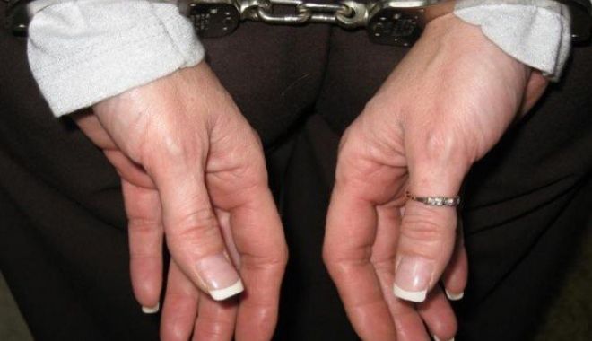 La 19 ani, hoață de meserie. A furat de la toți patronii care au angajat-o - furt-1537363628.jpg