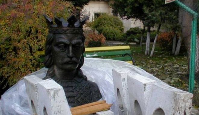 Statuia lui Ștefan cel Mare a fost furată. Lucrarea de bronz are 1,5 tone - furt-1643640957.jpg