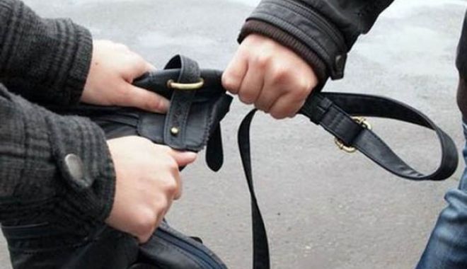 Un bărbat din Mangalia a încercat sa smulgă geanta unei femei