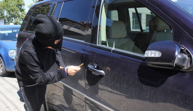 POLIȘTIȘTII CONSTĂNȚENI PRIND HOȚI ȘI ÎN TIMPUL LIBER - furtauto71390487153-1469704931.jpg