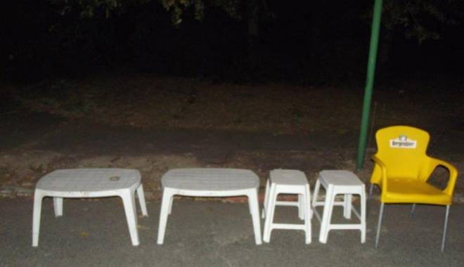 Fura mobilierul de pe plajă. S-a ales cu dosar penal! - furtplaja-1438069336.jpg