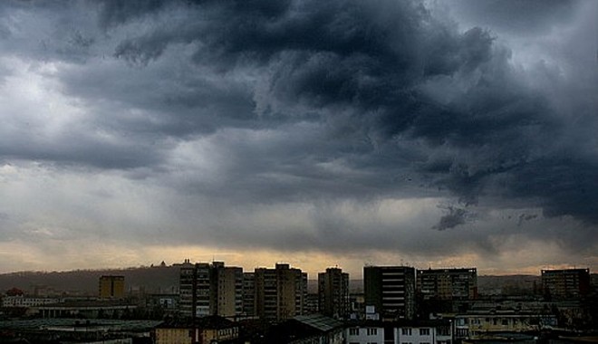 ANM. Cod galben de furtună în zona centrală a județului Constanța - furtuna-1370953736.jpg