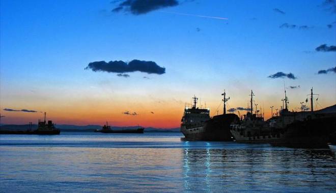 Furtuna a dat cap în cap trei tancuri petroliere - furtuna-1444751880.jpg