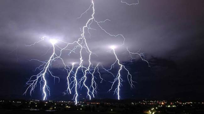 SE STRICĂ VREMEA ÎN TOATĂ ȚARA! GRINDINĂ, FURTUNI ȘI DESCĂRCĂRI ELECTRICE - furtuna-1526278750.jpg