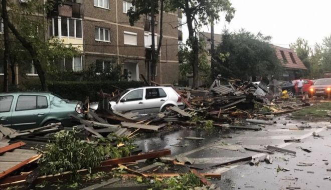 ATENȚIE! Alertă de FENOMENE METEO PERICULOASE la Constanța, sâmbătă după-amiază - furtuna-1529745847.jpg