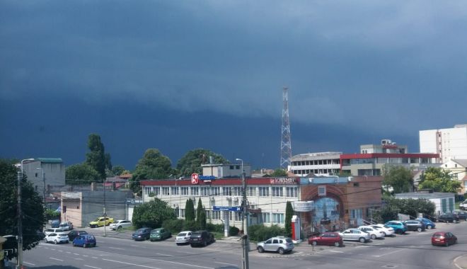 Furtună puternică la Constanța. Cod portocaliu de ploi torențiale - furtuna-1533640352.jpg