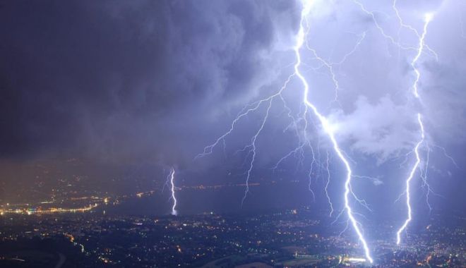 Cod galben de vijelii, grindină și descărcări electrice. Când scăpăm de vremea rea - furtuna-1588232422.jpg