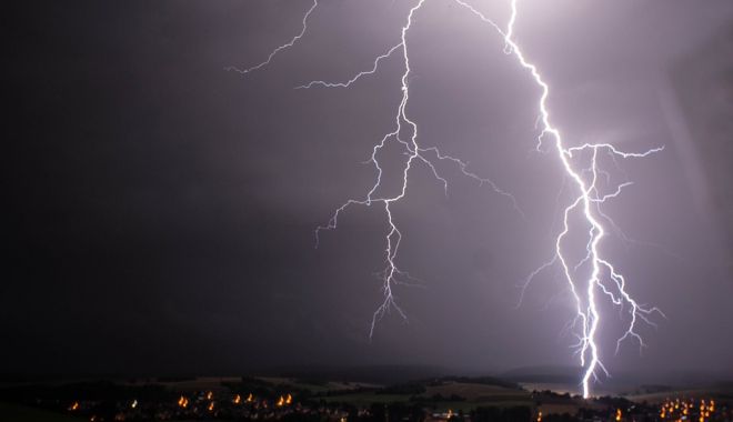 Cod galben de furtuni în 19 județe. Harta zonelor afectate - furtuna-1597218188.jpg