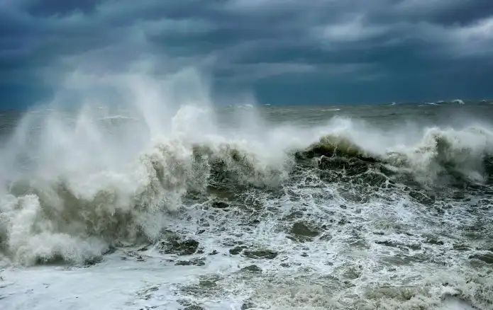 Temperaturile record ar putea aduce în Marea Neagră furtuni cu valuri de 12 metri și vânt peste 140 km/h