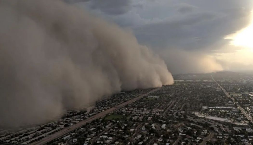 O furtună gigant a măturat orașul Phoenix din SUA, pe o distanță de 80 km - furtuna-1756201819.jpg
