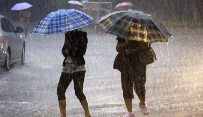 SE SCHIMBĂ VREMEA! Ploi, vânt puternic și temperaturi scăzute, în toată țara - furtunaploi650x435-1567580584.jpg