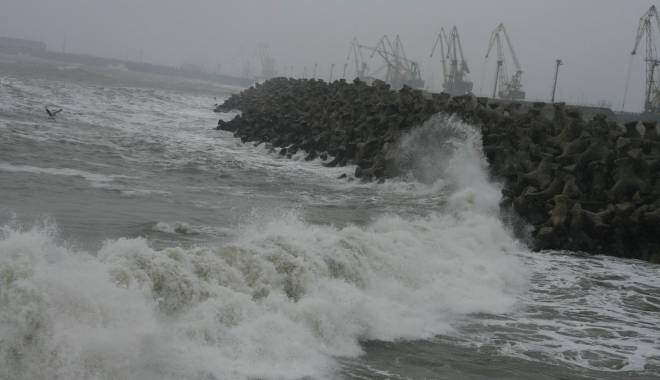 Informare meteo. Vânt puternic la litoral - furtunavantgf26-1422616071.jpg