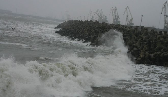 COD PORTOCALIU de VÂNT PUTERNIC, la Constanţa - furtunavantgf26-1638260885.jpg
