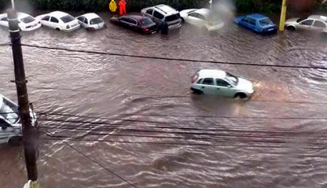 Vijelii și inundații la Constanța. A plouat într-o zi cât pentru o lună - furtuniconstanta14-1474301799.jpg