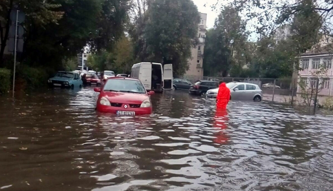 Vijelii și inundații la Constanța. A plouat într-o zi cât pentru o lună - furtuniconstanta9-1474301759.jpg